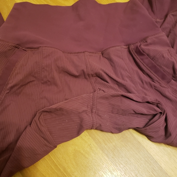 Lululemon Size 4 High waisted Capri - Picture 4 of 4